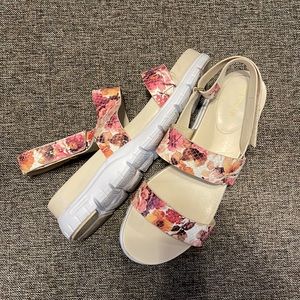 Cole Haan zero grand sandle size 10 1/2b